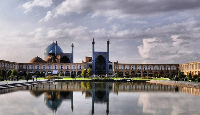 مدينة آسيوية  قيل أن من زارها زار نصف العالم ؟