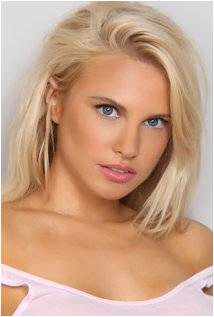 من هي بطلة فيلم Bikini Model