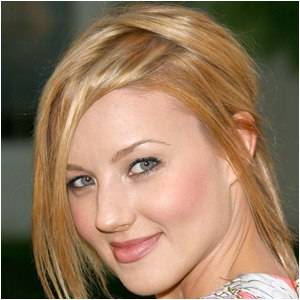 من هي بطلة مسلسل Six