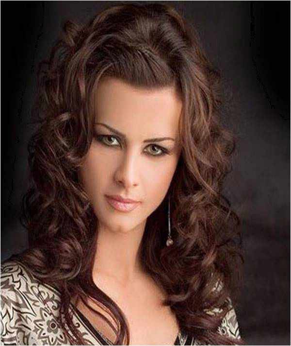 من هي بطلة مسلسل دموع القمر