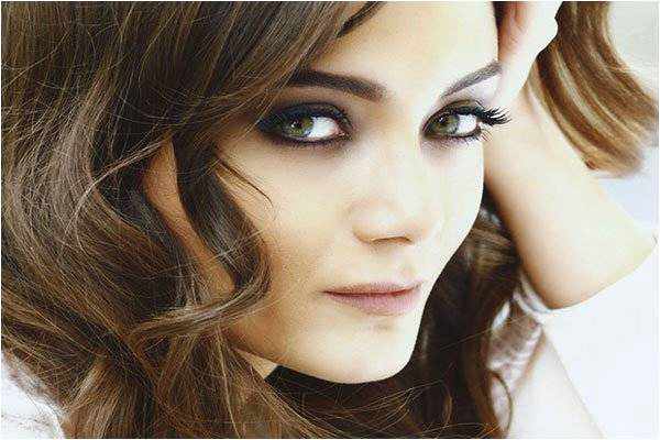 معلومات عن الممثلة التركية دملا سونميز