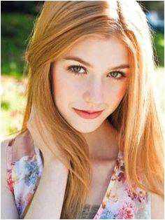 من هي بطلة مسلسل بشدةShadowhunters